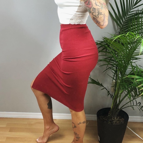 Booty boost pencil skirt *candy apple red ๐ - Picture 2 of 2